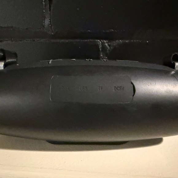 iHome Portable Speaker - Picture 4 of 4